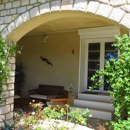 Des Cigales Bed and breakfast