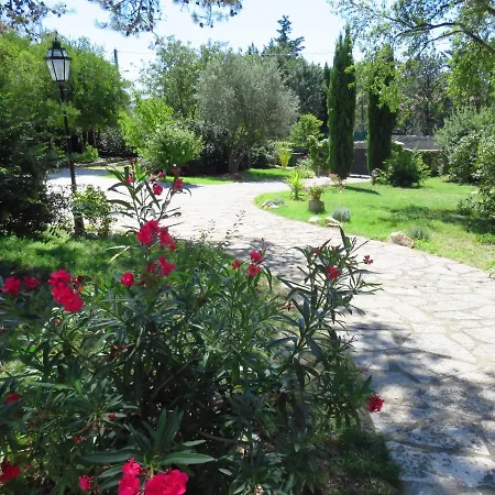 Des Cigales 3* Nîmes