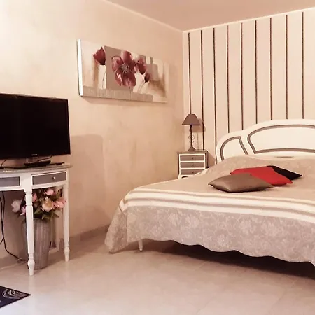 فندق مبيت وإفطار Des Cigales