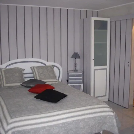 Des Cigales فندق مبيت وإفطار 3*