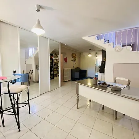 فندق مبيت وإفطار Des Cigales 3*