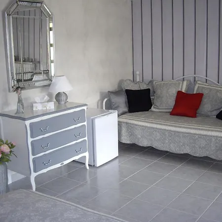 Des Cigales فندق مبيت وإفطار 3*