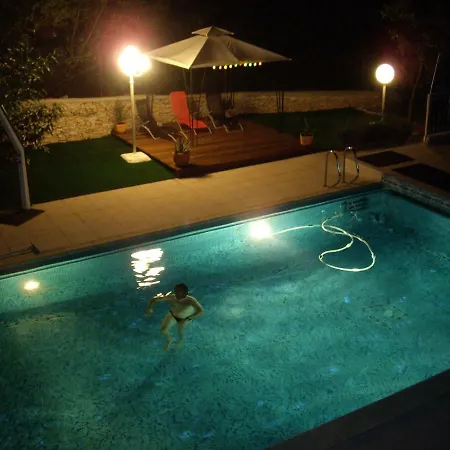 فندق مبيت وإفطار Des Cigales 3*